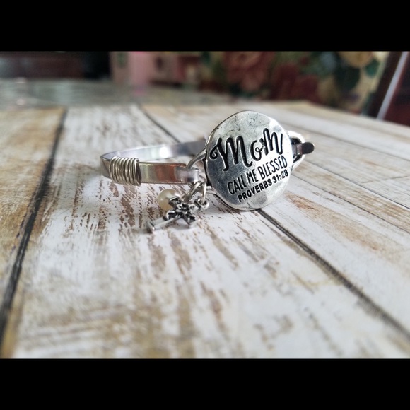 ⭐️3/$25⭐️ “MOM” call me blessed bracelet - Picture 3 of 7